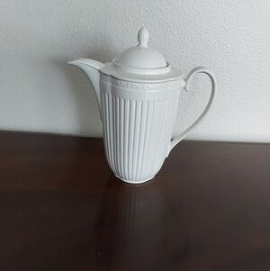 Mikasa Italian Countryside DD900 Elegant White Ceramic Teapot